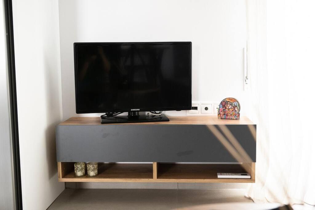 Cosy Apartment 700M From Acropolis Atene Esterno foto