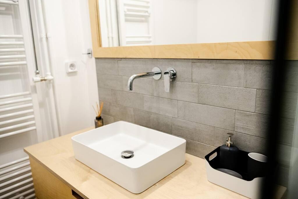 Cosy Apartment 700M From Acropolis Atene Esterno foto