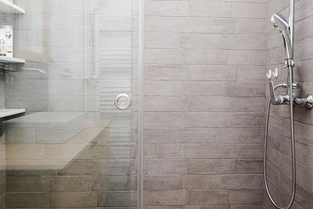 Cosy Apartment 700M From Acropolis Atene Esterno foto