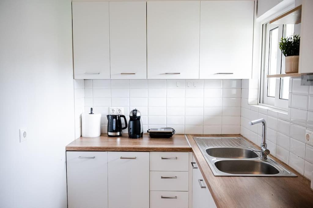 Cosy Apartment 700M From Acropolis Atene Esterno foto